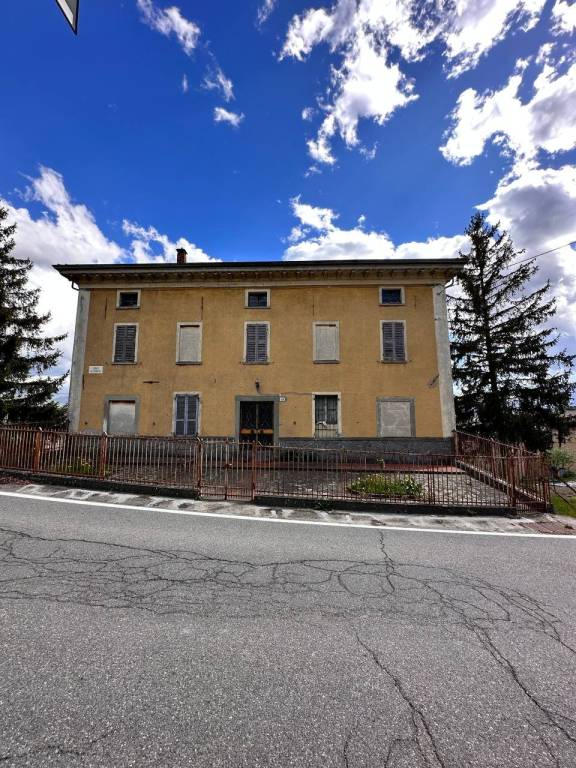 casa indipendente in vendita a Bardi