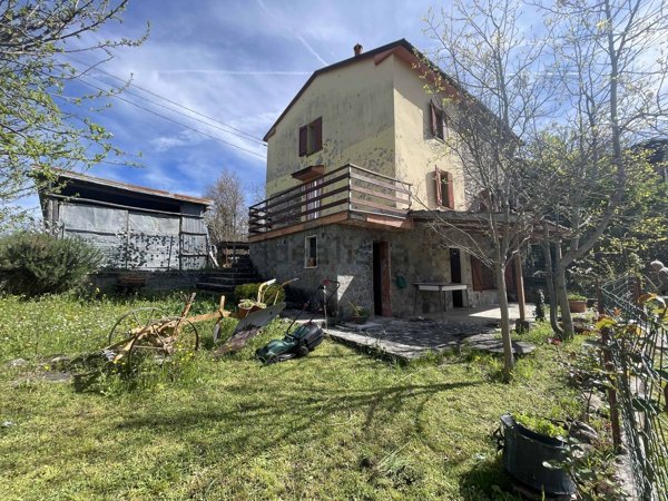 quadrivano in vendita a Bardi in zona Lezzara