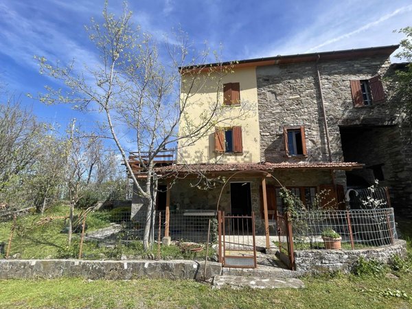 quadrivano in vendita a Bardi in zona Lezzara