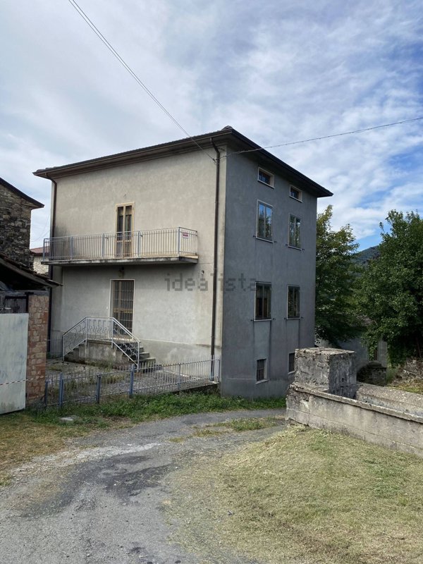 quadrivano in vendita a Bardi in zona Brugnoli
