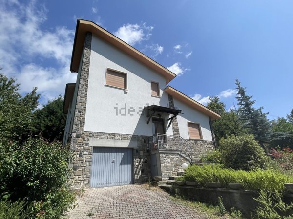 casa indipendente in vendita a Bardi