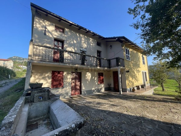 esavano in vendita a Bardi