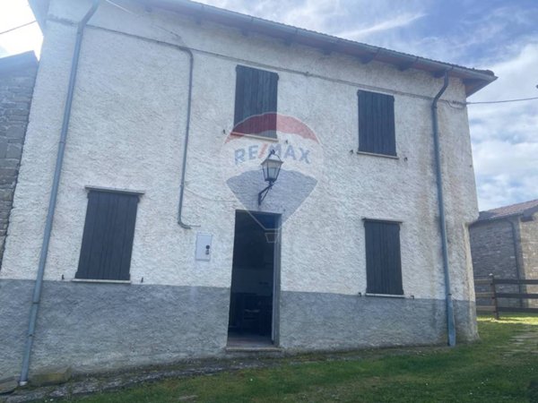 casa indipendente in vendita a Bardi in zona Taverna