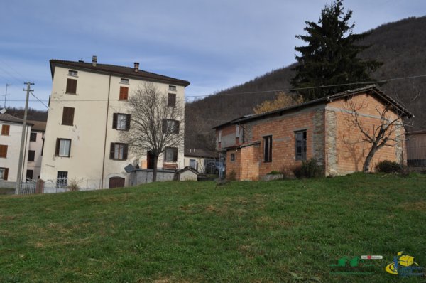 casa indipendente in vendita a Bardi