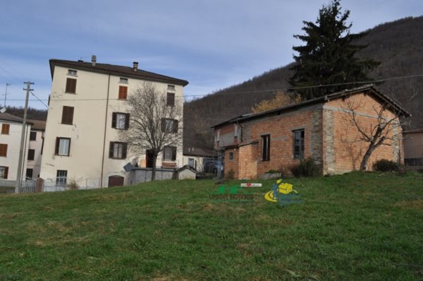 casa indipendente in vendita a Bardi