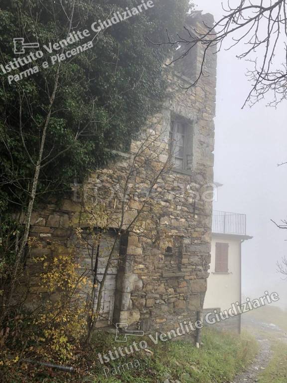 casa indipendente in vendita a Bardi