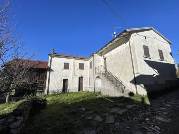 casa indipendente in vendita a Bardi