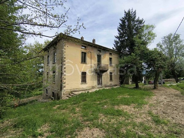 casa indipendente in vendita a Bardi