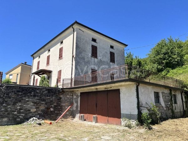 casa indipendente in vendita a Bardi in zona Faccini