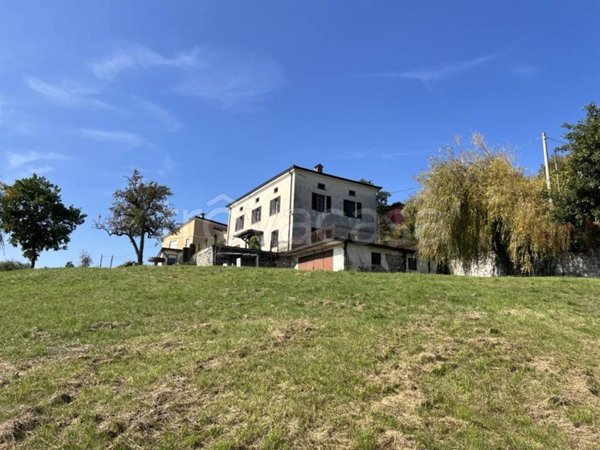 casa indipendente in vendita a Bardi in zona Faccini