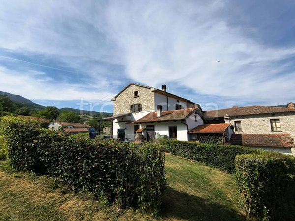 casa indipendente in vendita a Bardi in zona Rossi
