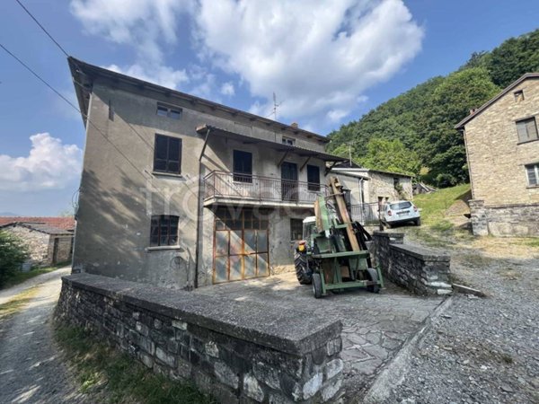 casa indipendente in vendita a Bardi in zona Sidolo