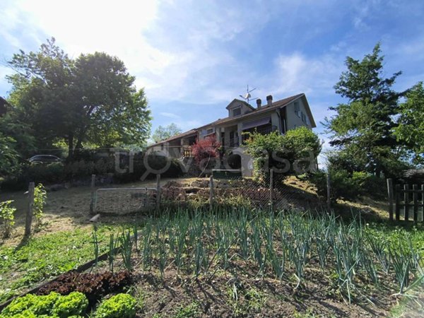 casa indipendente in vendita a Bardi