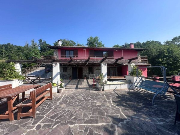 casa indipendente in vendita a Bardi in zona Faccini