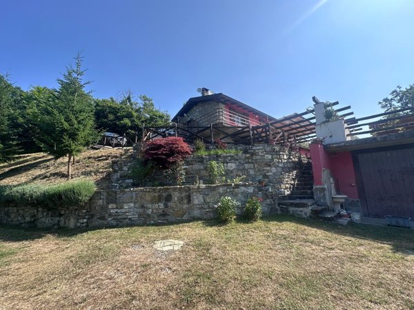 casa indipendente in vendita a Bardi
