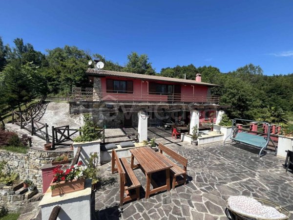 casa indipendente in vendita a Bardi in zona Rugarlo