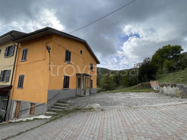 casa indipendente in vendita a Bardi