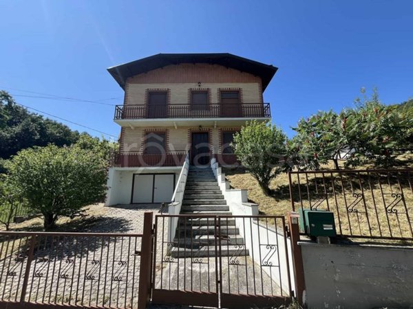 casa indipendente in vendita a Bardi in zona Cacrovoli