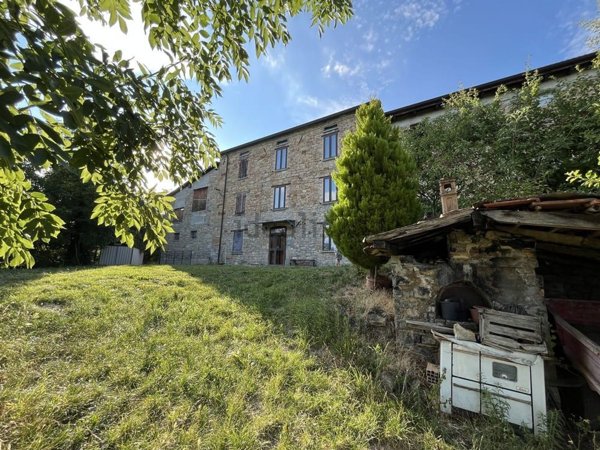 esavano in vendita a Bardi