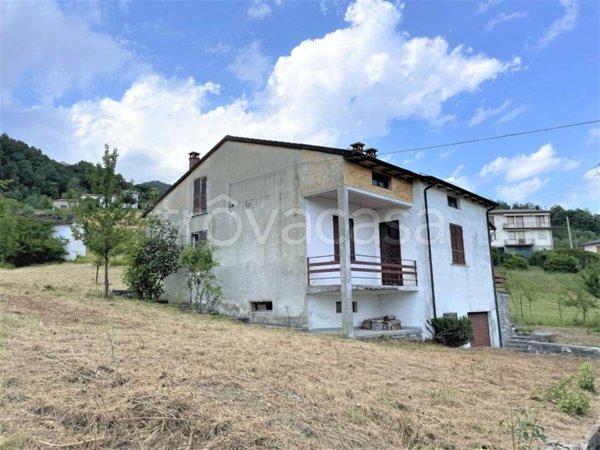 casa indipendente in vendita a Bardi