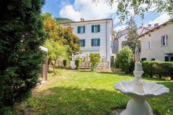 casa indipendente in vendita a Bardi