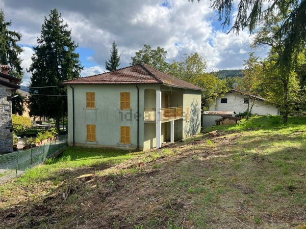 casa indipendente in vendita a Bardi