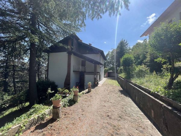 casa indipendente in vendita a Bardi