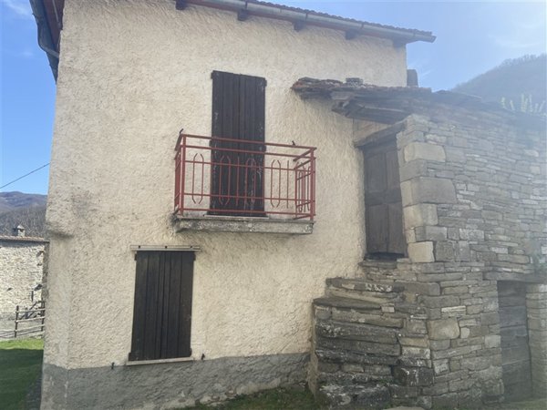 casa indipendente in vendita a Bardi in zona Pieve