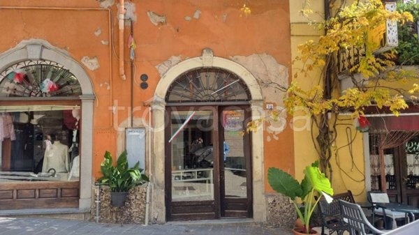 negozio in vendita a Bardi in zona Faccini