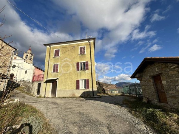 casa indipendente in vendita a Bardi in zona Rugarlo