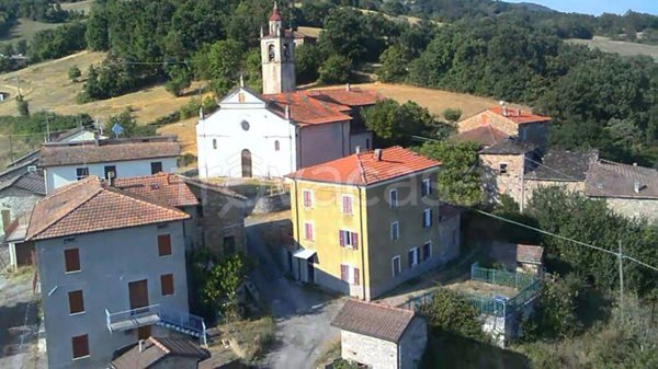 casa indipendente in vendita a Bardi in zona Rugarlo