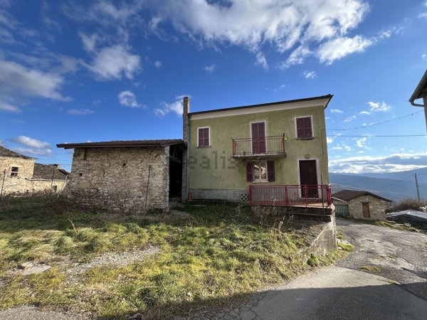 pentavano in vendita a Bardi in zona Rugarlo