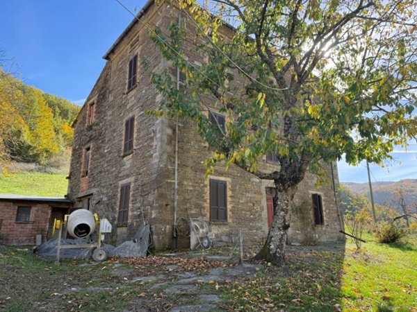 casa indipendente in vendita a Bardi