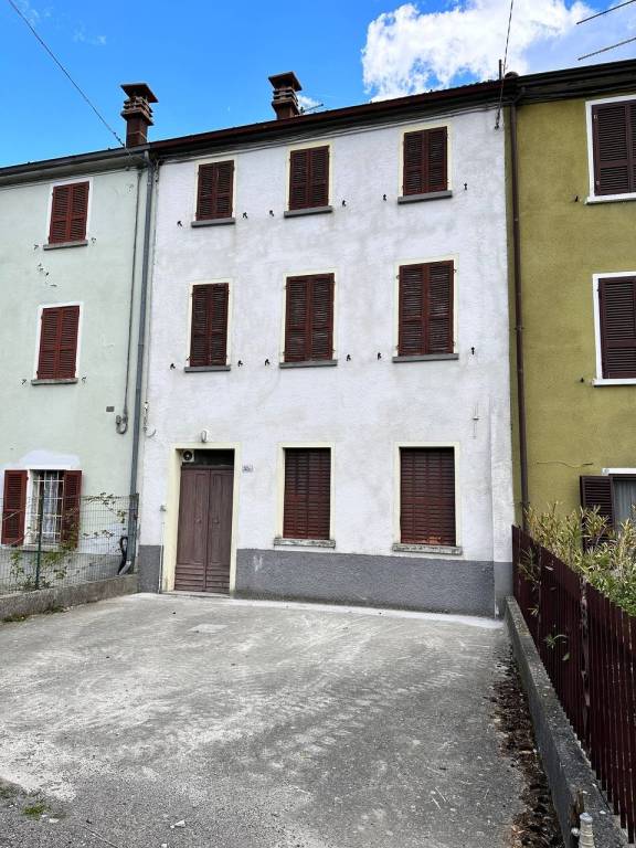 casa indipendente in vendita a Bardi
