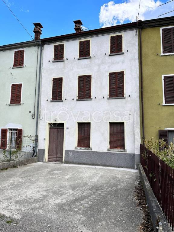 casa indipendente in vendita a Bardi
