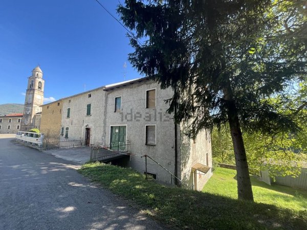 esavano in vendita a Bardi in zona Santa Giustina