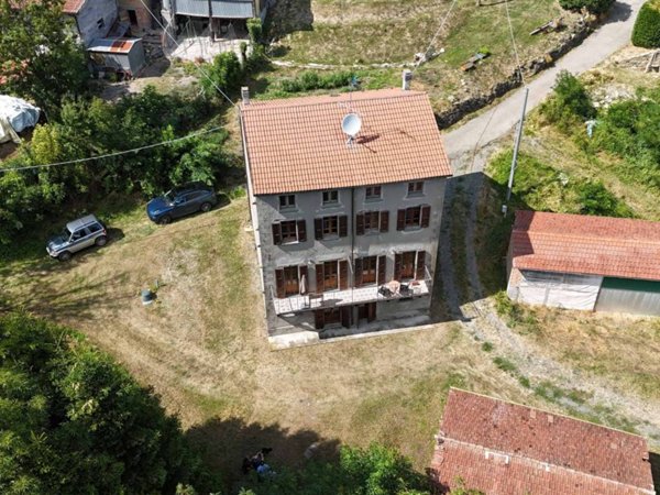 casa indipendente in vendita a Bardi