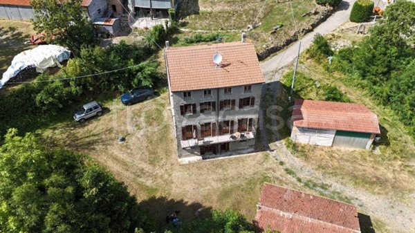 casa indipendente in vendita a Bardi