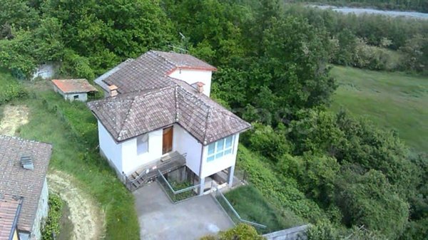 casa indipendente in vendita a Bardi