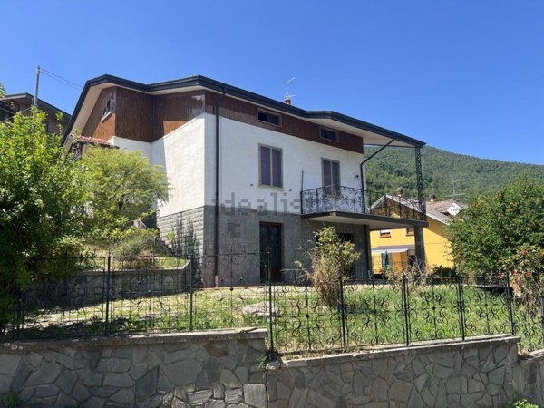 casa indipendente in vendita a Bardi in zona Diamanti