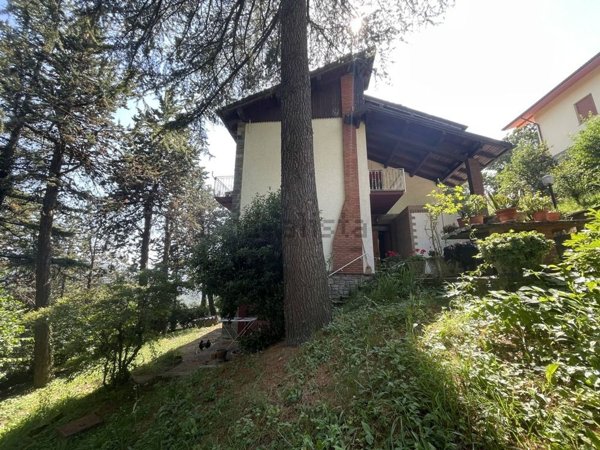 casa indipendente in vendita a Bardi