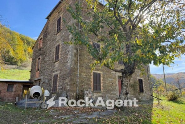 casa indipendente in vendita a Bardi