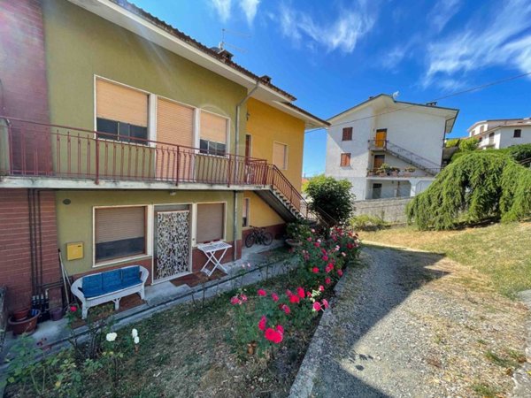 casa indipendente in vendita a Bardi