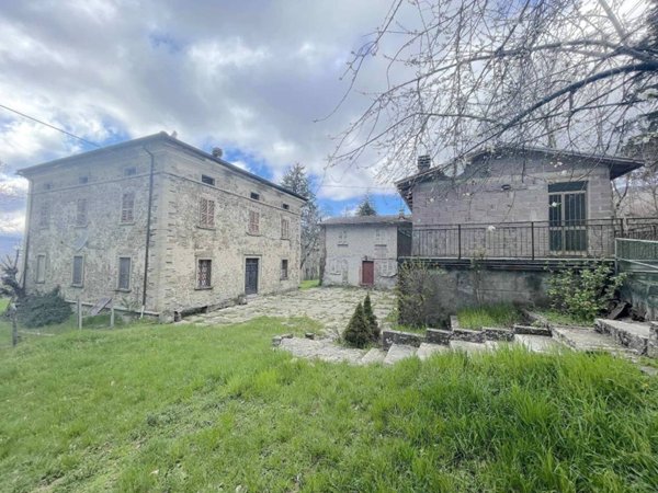 casa indipendente in vendita a Bardi