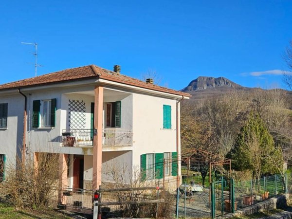 casa indipendente in vendita a Bardi in zona Faccini
