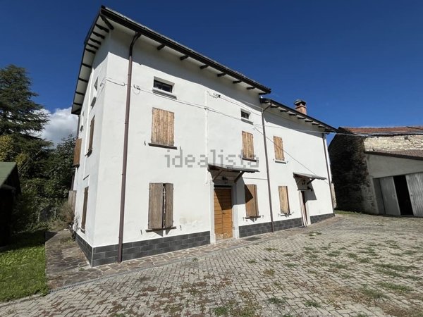 esavano in vendita a Bardi in zona Dorbora