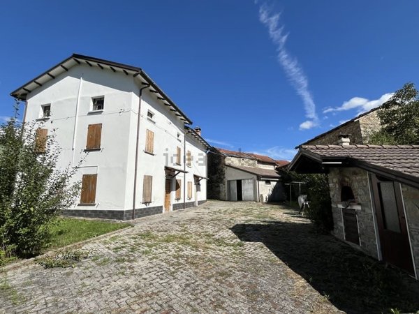 esavano in vendita a Bardi in zona Dorbora