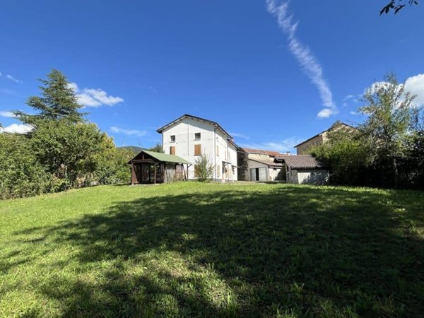 casa indipendente in vendita a Bardi in zona Dorbora