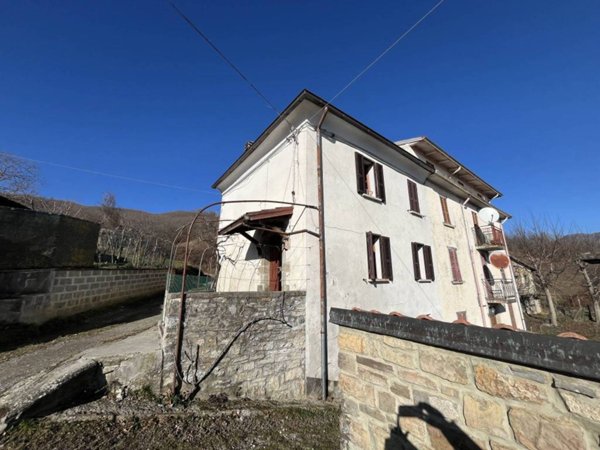 casa indipendente in vendita a Bardi in zona Costa