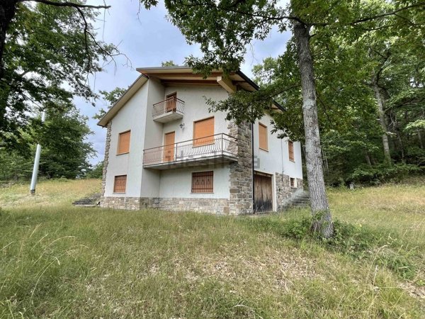 casa indipendente in vendita a Bardi